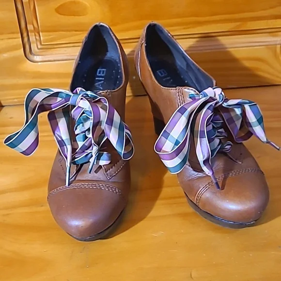 Biviel Victorian Inspired Heeled Leather Booties 🤎 - Picture 7 of 13